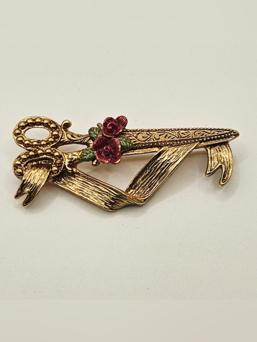 Vintage Gold Tone Scissors Shears Brooch Pin Enamel Rose Ribbon Jewelry
